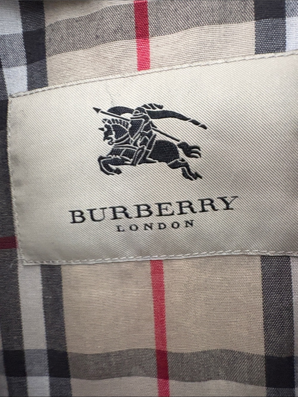 Burberry Black Trench Coat with Signature Beige Check Lining - Picture 2 of 7